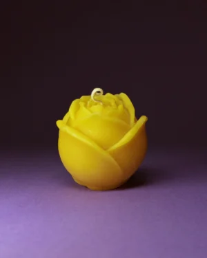 róża_3 Kwiat Róży – Ozdobna Świeca z Naturalnego Wosku Pszczelego