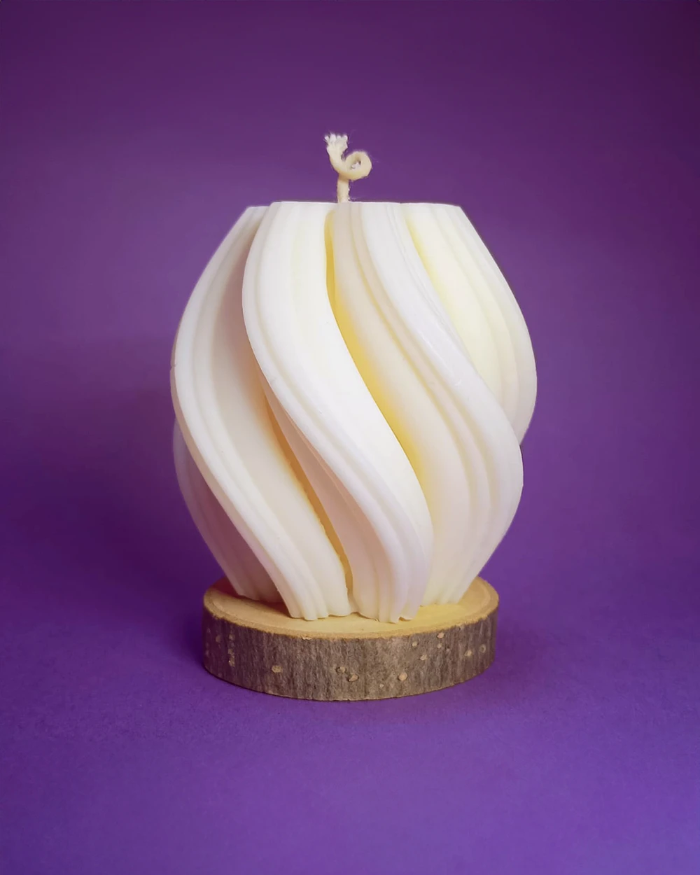 Artystyczna Spirala – Naturalna Świeca z Wosku Sojowego