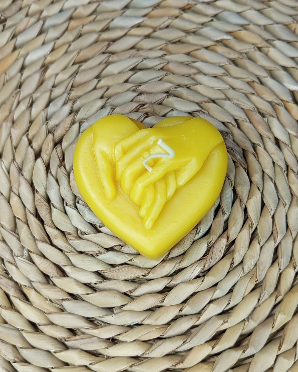 Serce Złączonych Rąk – Świeca Pszczela na Zaręczyny - obrazek 4