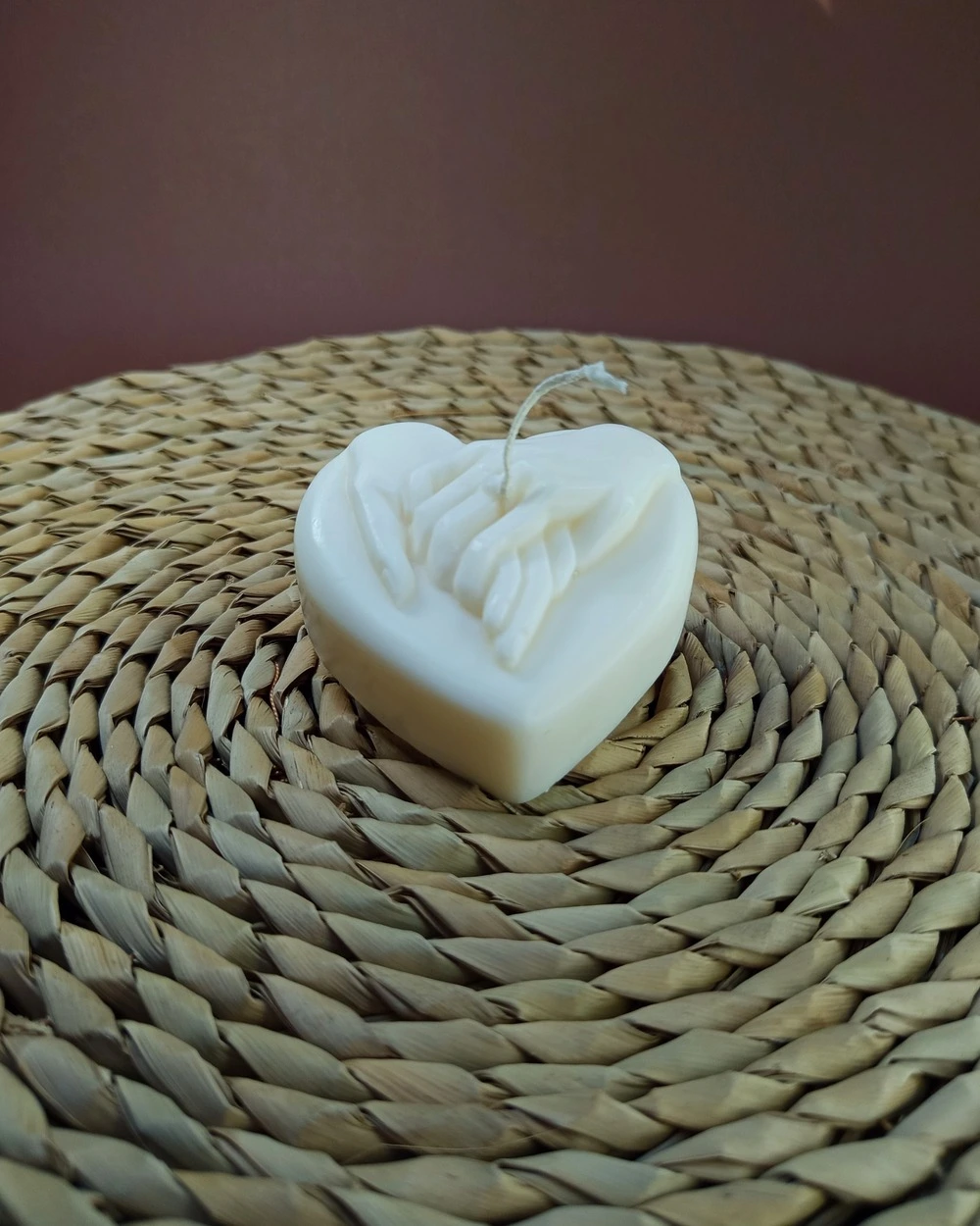 Serce – Splecione Dłonie - Świeca Sojowa na Zaręczyny - obrazek 2