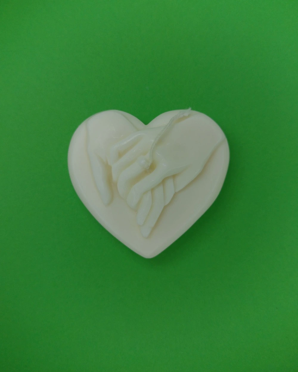 Serce – Splecione Dłonie - Świeca Sojowa na Zaręczyny - obrazek 4