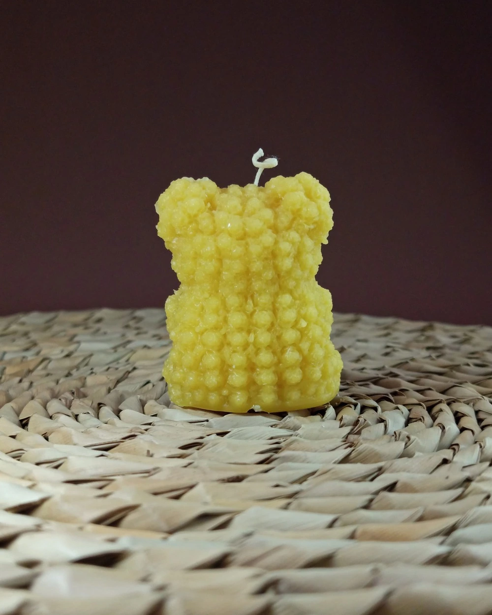 Miodowy Miś z Sercem – Naturalna Świeczka Pszczela - obrazek 3