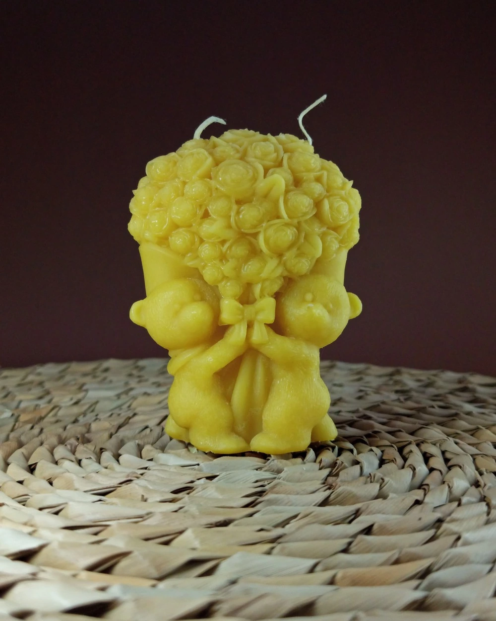 Misie z Różanym Bukietem – Świeca z Wosku Pszczelego - obrazek 2