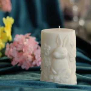 Tuba - Królik Wśród Kwiatów – Świeca Sojowa