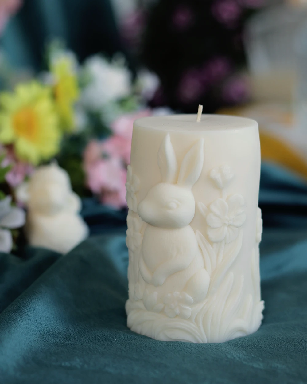 Tuba - Królik Wśród Kwiatów – Świeca Sojowa - obrazek 3