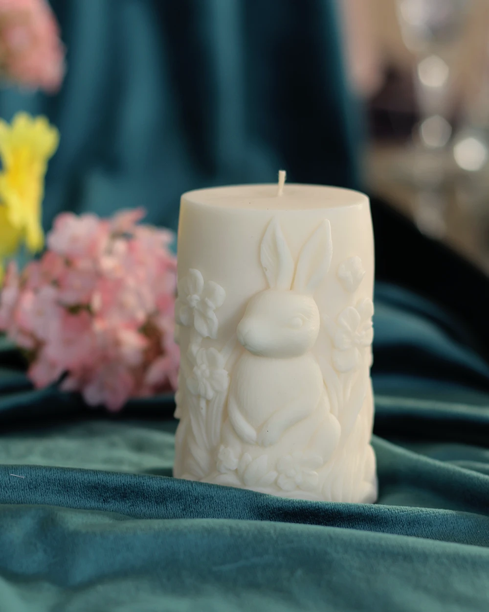 Tuba - Królik Wśród Kwiatów – Świeca Sojowa - obrazek 4